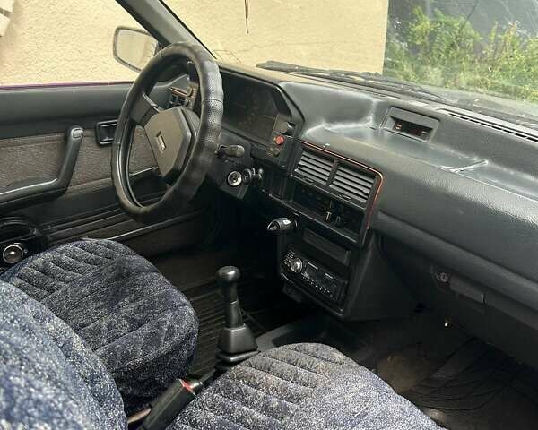 Серый Мазда 323, объемом двигателя 1.32 л и пробегом 342 тыс. км за 1100 $, фото 4 на Automoto.ua