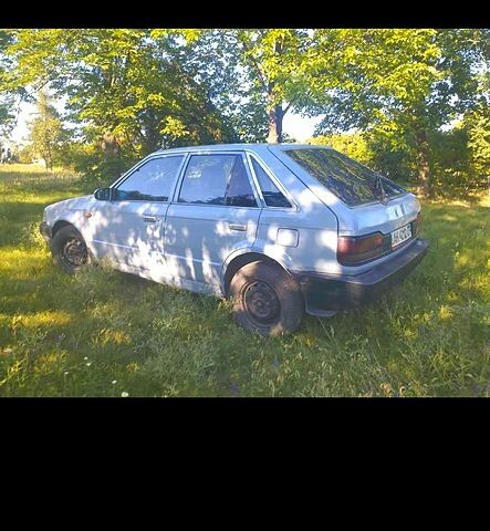 Серый Мазда 323, объемом двигателя 1.3 л и пробегом 222 тыс. км за 200 $, фото 2 на Automoto.ua