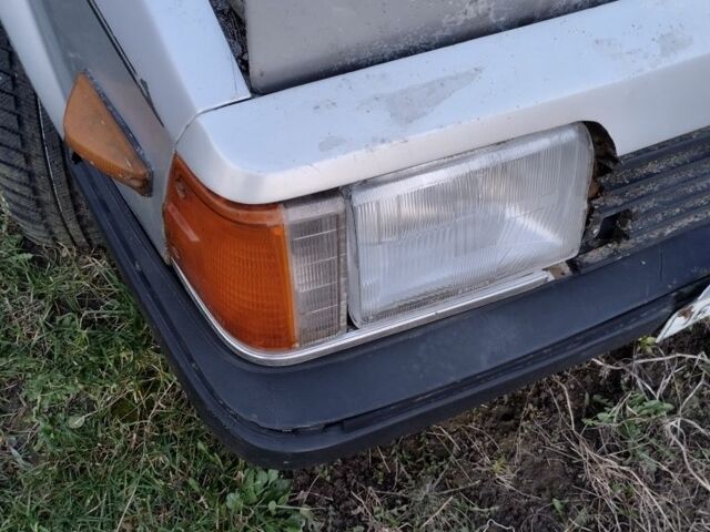 Серый Мазда 323, объемом двигателя 1.6 л и пробегом 100 тыс. км за 350 $, фото 7 на Automoto.ua