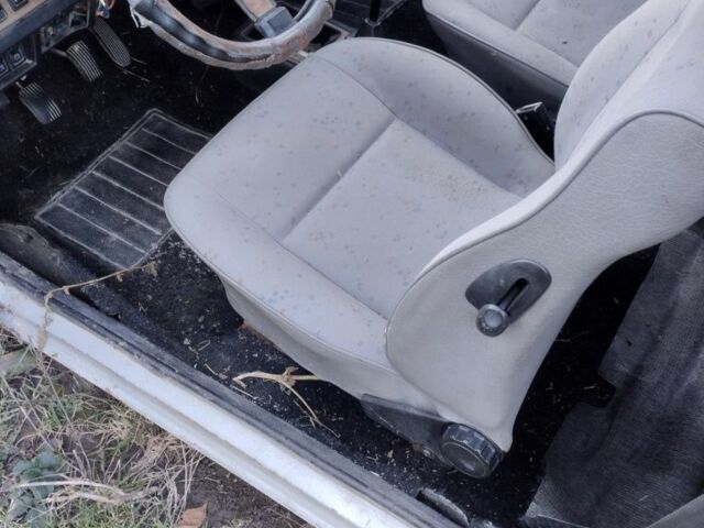 Серый Мазда 323, объемом двигателя 1.6 л и пробегом 100 тыс. км за 350 $, фото 5 на Automoto.ua