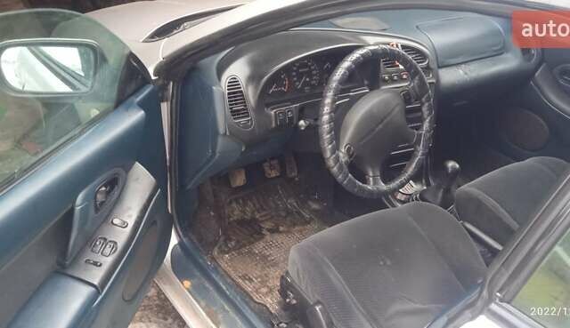 Серый Мазда 323, объемом двигателя 1.8 л и пробегом 370 тыс. км за 2500 $, фото 5 на Automoto.ua