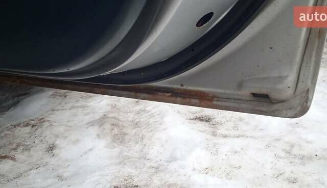 Серый Мазда 323, объемом двигателя 1.8 л и пробегом 370 тыс. км за 2500 $, фото 4 на Automoto.ua