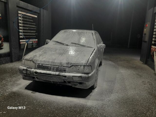 Сірий Мазда 323, об'ємом двигуна 0 л та пробігом 200 тис. км за 710 $, фото 4 на Automoto.ua