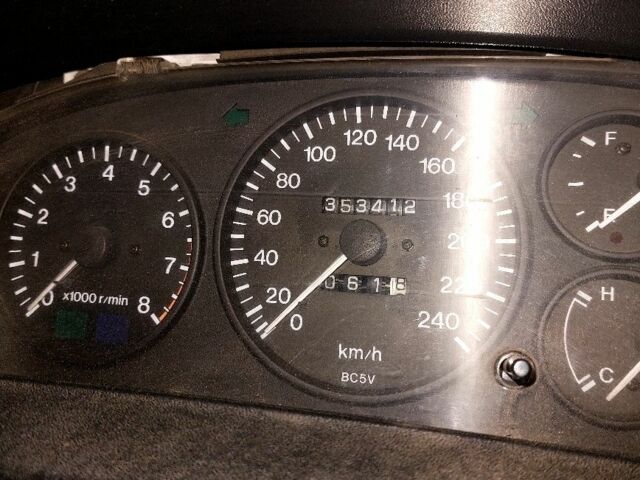 Серый Мазда 323, объемом двигателя 0 л и пробегом 35 тыс. км за 1600 $, фото 4 на Automoto.ua