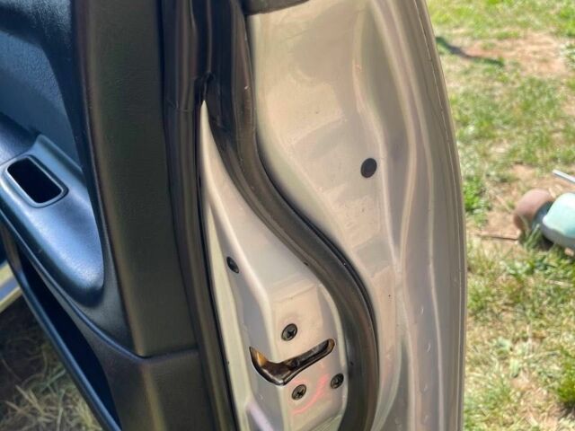 Серый Мазда 323, объемом двигателя 1.5 л и пробегом 137 тыс. км за 2800 $, фото 16 на Automoto.ua