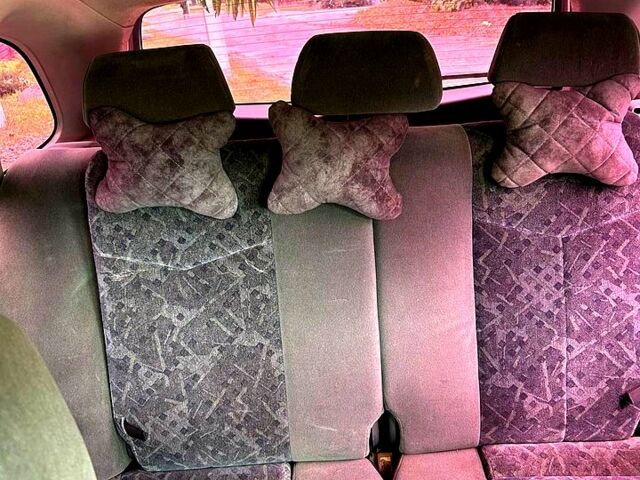 Серый Мазда 323, объемом двигателя 1.5 л и пробегом 285 тыс. км за 1700 $, фото 3 на Automoto.ua