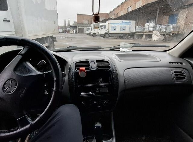 Серый Мазда 323, объемом двигателя 1.8 л и пробегом 480 тыс. км за 1400 $, фото 1 на Automoto.ua