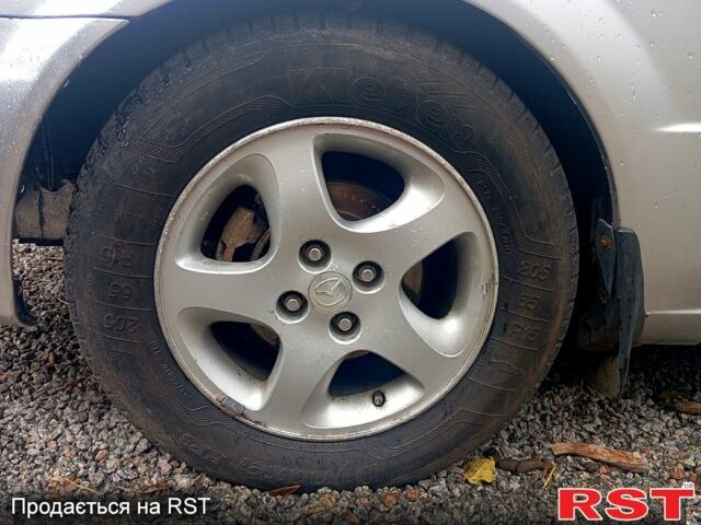 Сірий Мазда 323, об'ємом двигуна 1.8 л та пробігом 247 тис. км за 2200 $, фото 11 на Automoto.ua