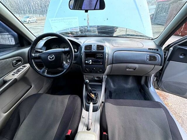 Серый Мазда 323, объемом двигателя 2 л и пробегом 200 тыс. км за 1900 $, фото 2 на Automoto.ua