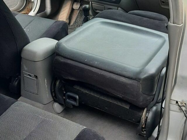 Серый Мазда 323, объемом двигателя 2 л и пробегом 230 тыс. км за 700 $, фото 3 на Automoto.ua