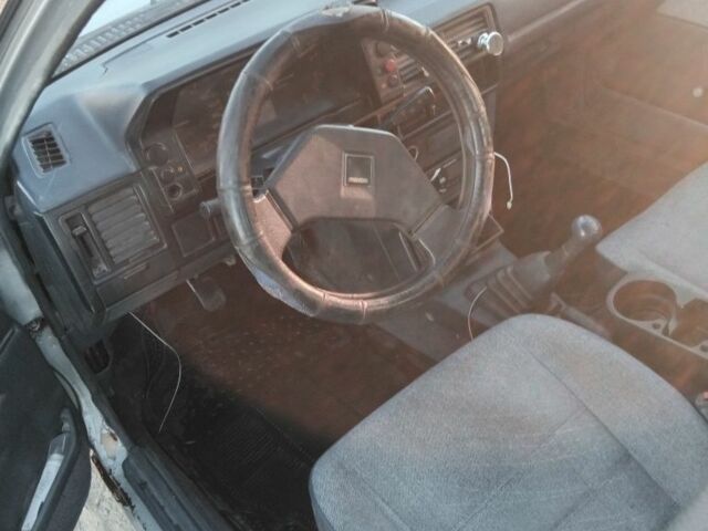 Серый Мазда 323, объемом двигателя 1.6 л и пробегом 347 тыс. км за 500 $, фото 5 на Automoto.ua