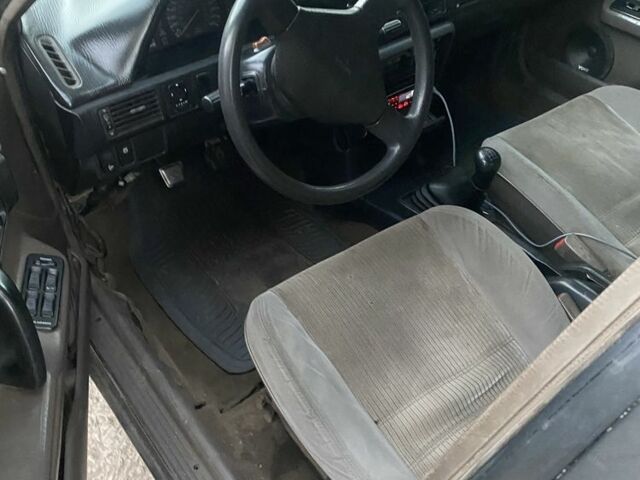 Серый Мазда 323, объемом двигателя 1.6 л и пробегом 150 тыс. км за 1500 $, фото 4 на Automoto.ua