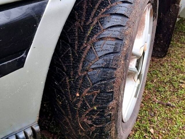 Серый Мазда 323, объемом двигателя 1.6 л и пробегом 417 тыс. км за 1700 $, фото 4 на Automoto.ua