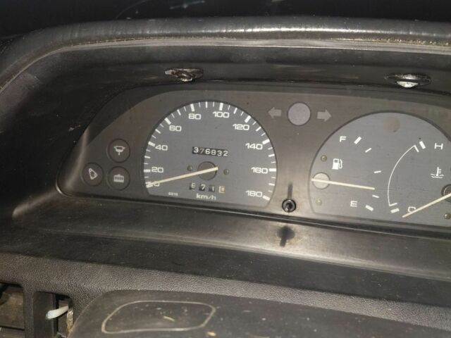 Серый Мазда 323, объемом двигателя 1.7 л и пробегом 29 тыс. км за 1600 $, фото 7 на Automoto.ua