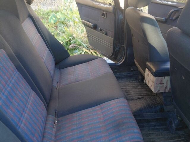 Серый Мазда 323, объемом двигателя 1.7 л и пробегом 29 тыс. км за 1600 $, фото 4 на Automoto.ua