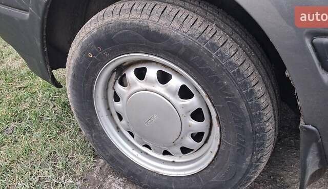 Сірий Мазда 323, об'ємом двигуна 1 л та пробігом 420 тис. км за 2700 $, фото 4 на Automoto.ua