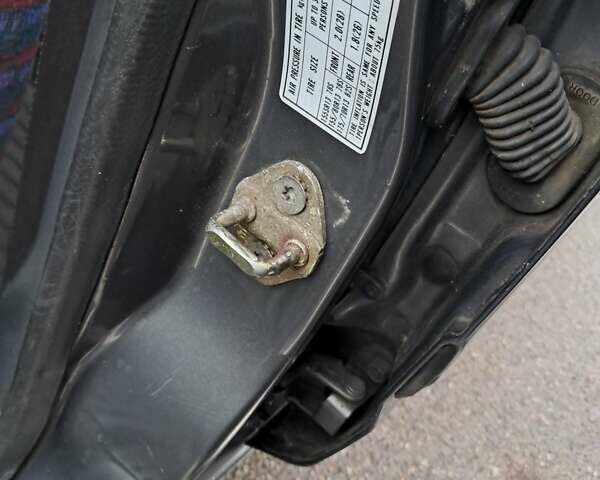 Сірий Мазда 323, об'ємом двигуна 1.7 л та пробігом 420 тис. км за 2200 $, фото 14 на Automoto.ua