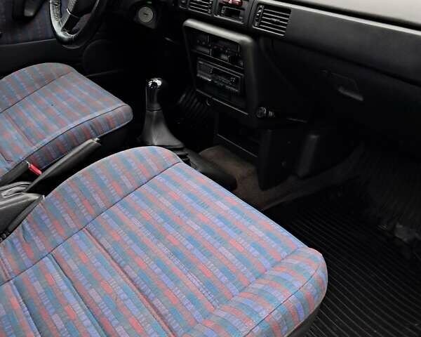 Сірий Мазда 323, об'ємом двигуна 1.7 л та пробігом 420 тис. км за 2200 $, фото 17 на Automoto.ua