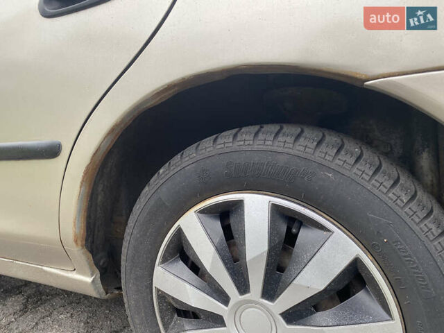 Серый Мазда 323, объемом двигателя 1.5 л и пробегом 286 тыс. км за 2450 $, фото 5 на Automoto.ua