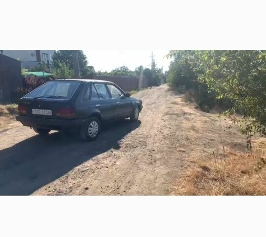 Синий Мазда 323, объемом двигателя 1.3 л и пробегом 200 тыс. км за 477 $, фото 5 на Automoto.ua