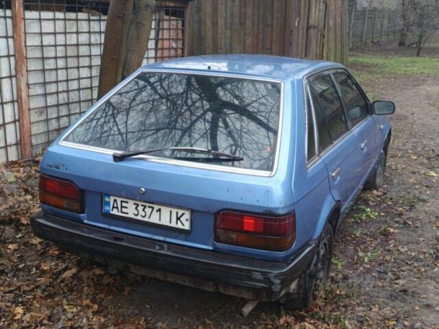 Синий Мазда 323, объемом двигателя 1.5 л и пробегом 250 тыс. км за 521 $, фото 2 на Automoto.ua