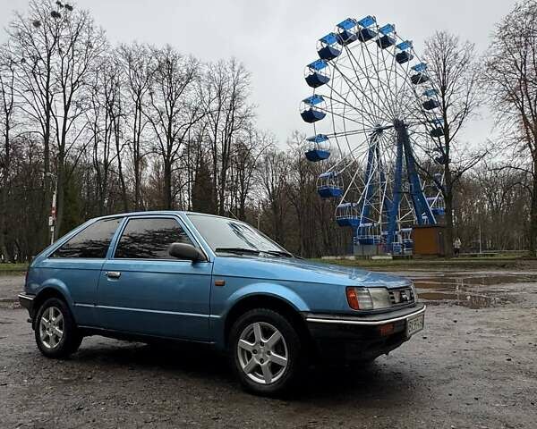 Синий Мазда 323, объемом двигателя 1.32 л и пробегом 220 тыс. км за 950 $, фото 1 на Automoto.ua