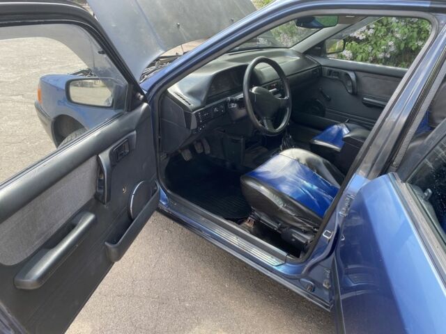 Синий Мазда 323, объемом двигателя 1.3 л и пробегом 600 тыс. км за 950 $, фото 7 на Automoto.ua