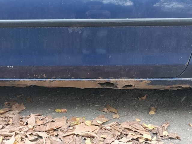 Синий Мазда 323, объемом двигателя 1.3 л и пробегом 300 тыс. км за 1109 $, фото 7 на Automoto.ua