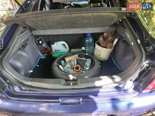 Синий Мазда 323, объемом двигателя 1.5 л и пробегом 350 тыс. км за 3300 $, фото 5 на Automoto.ua