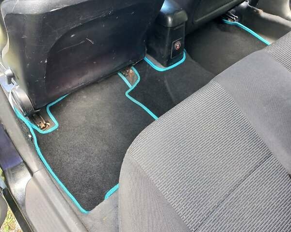 Синий Мазда 323, объемом двигателя 1.5 л и пробегом 350 тыс. км за 3300 $, фото 11 на Automoto.ua