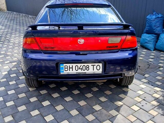 Синий Мазда 323, объемом двигателя 1.5 л и пробегом 300 тыс. км за 2500 $, фото 1 на Automoto.ua
