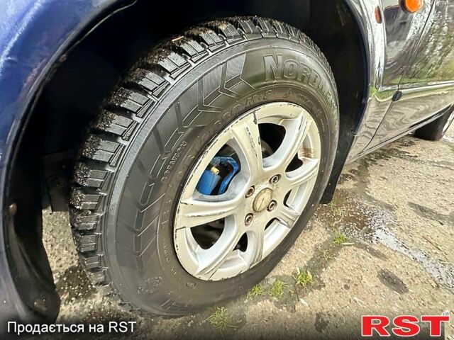 Синий Мазда 323, объемом двигателя 1.5 л и пробегом 315 тыс. км за 2400 $, фото 6 на Automoto.ua