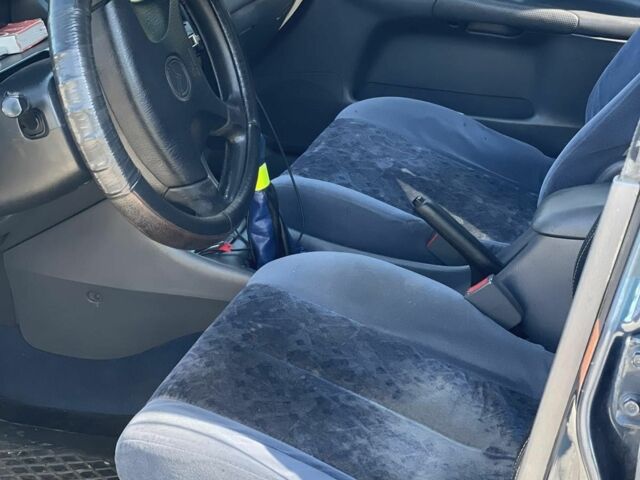 Синий Мазда 323, объемом двигателя 2 л и пробегом 240 тыс. км за 2500 $, фото 3 на Automoto.ua