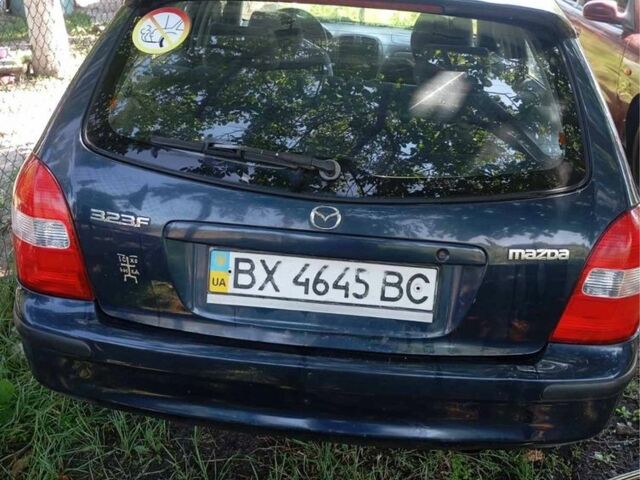 Синий Мазда 323, объемом двигателя 1.6 л и пробегом 300 тыс. км за 800 $, фото 1 на Automoto.ua
