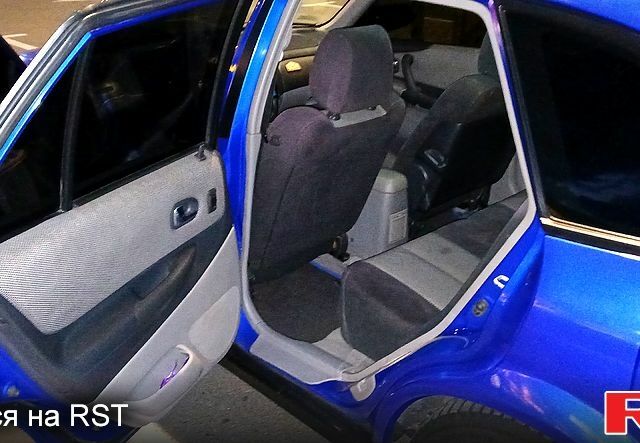 Синий Мазда 323, объемом двигателя 1.6 л и пробегом 271 тыс. км за 4300 $, фото 6 на Automoto.ua