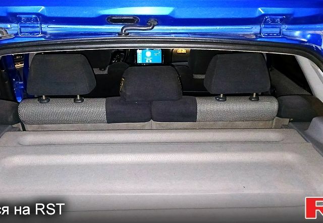 Синий Мазда 323, объемом двигателя 1.6 л и пробегом 271 тыс. км за 4300 $, фото 4 на Automoto.ua