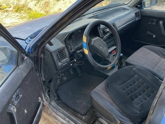 Синій Мазда 323, об'ємом двигуна 1.3 л та пробігом 215 тис. км за 700 $, фото 8 на Automoto.ua