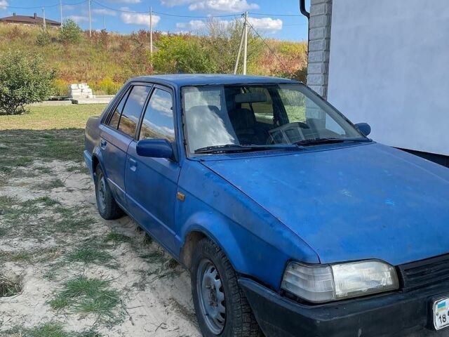 Синій Мазда 323, об'ємом двигуна 1.3 л та пробігом 215 тис. км за 700 $, фото 1 на Automoto.ua