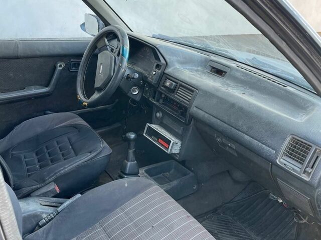 Синій Мазда 323, об'ємом двигуна 1.3 л та пробігом 215 тис. км за 700 $, фото 7 на Automoto.ua