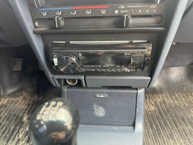 Синий Мазда 323, объемом двигателя 1.4 л и пробегом 217 тыс. км за 3026 $, фото 7 на Automoto.ua