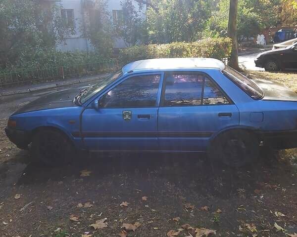 Синий Мазда 323, объемом двигателя 1.7 л и пробегом 350 тыс. км за 850 $, фото 4 на Automoto.ua