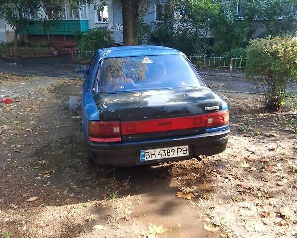 Синий Мазда 323, объемом двигателя 1.7 л и пробегом 350 тыс. км за 850 $, фото 3 на Automoto.ua