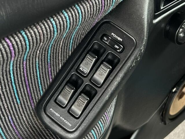 Синий Мазда 323, объемом двигателя 1.6 л и пробегом 250 тыс. км за 1900 $, фото 17 на Automoto.ua