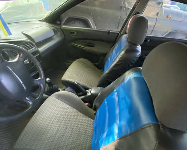 Синій Мазда 323, об'ємом двигуна 1.3 л та пробігом 395 тис. км за 1750 $, фото 8 на Automoto.ua
