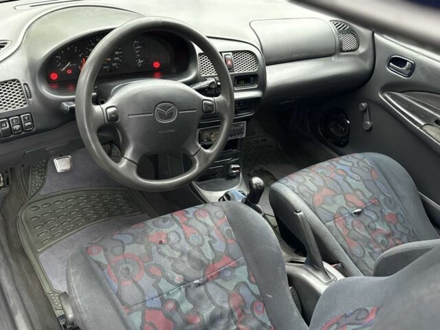 Синій Мазда 323, об'ємом двигуна 1.5 л та пробігом 200 тис. км за 1000 $, фото 5 на Automoto.ua