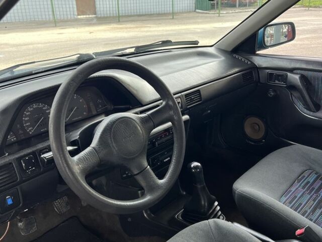 Синий Мазда 323, объемом двигателя 1.6 л и пробегом 250 тыс. км за 1900 $, фото 13 на Automoto.ua