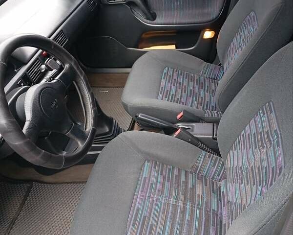 Синий Мазда 323, объемом двигателя 1.6 л и пробегом 159 тыс. км за 3000 $, фото 10 на Automoto.ua