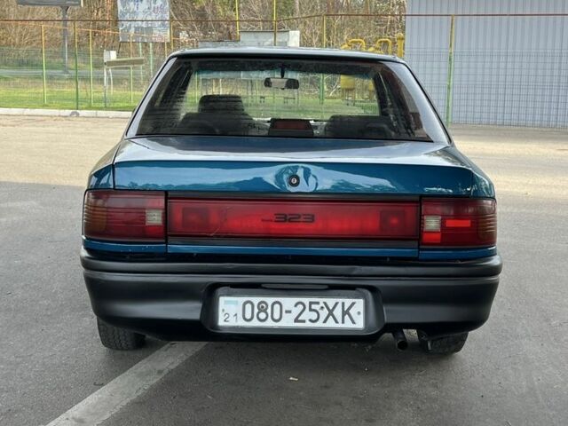 Синий Мазда 323, объемом двигателя 1.6 л и пробегом 250 тыс. км за 1900 $, фото 3 на Automoto.ua