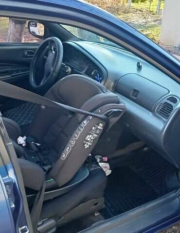 Синий Мазда 323, объемом двигателя 1.5 л и пробегом 400 тыс. км за 1300 $, фото 6 на Automoto.ua