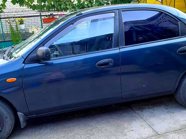 Синий Мазда 323, объемом двигателя 1.5 л и пробегом 402 тыс. км за 2500 $, фото 2 на Automoto.ua